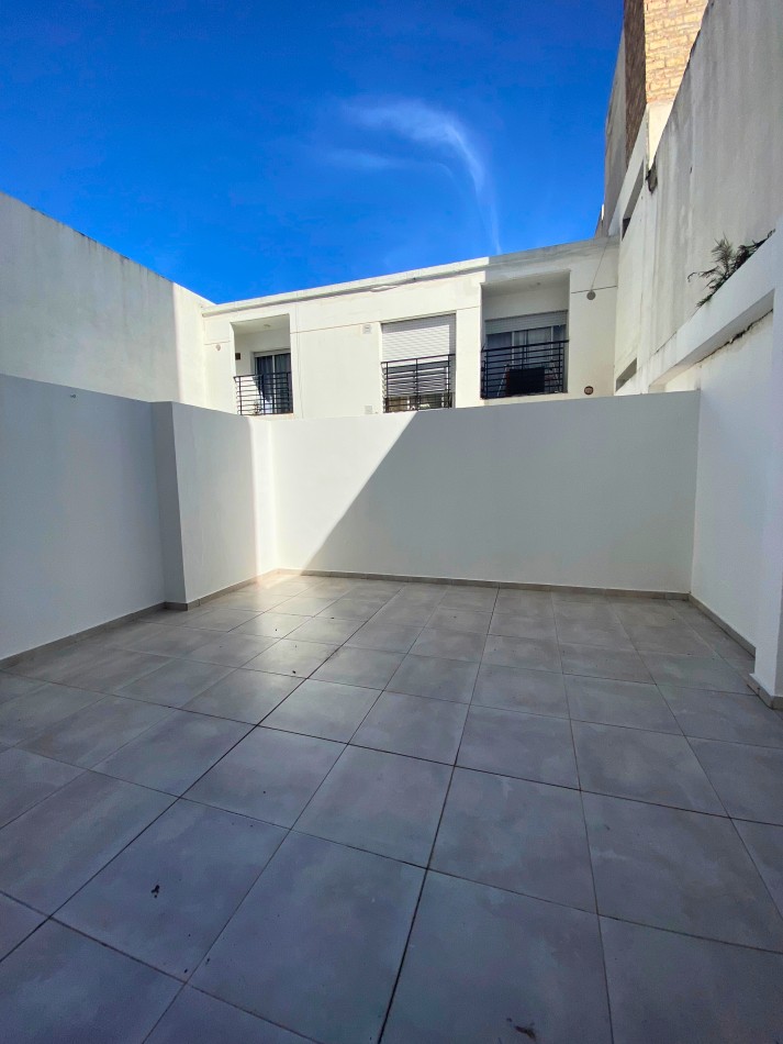 Venta | Departamento con Enorme Patio Privado | Italia 1546