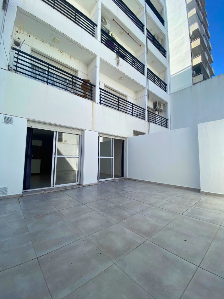 Venta | Departamento con Enorme Patio Privado | Italia 1546