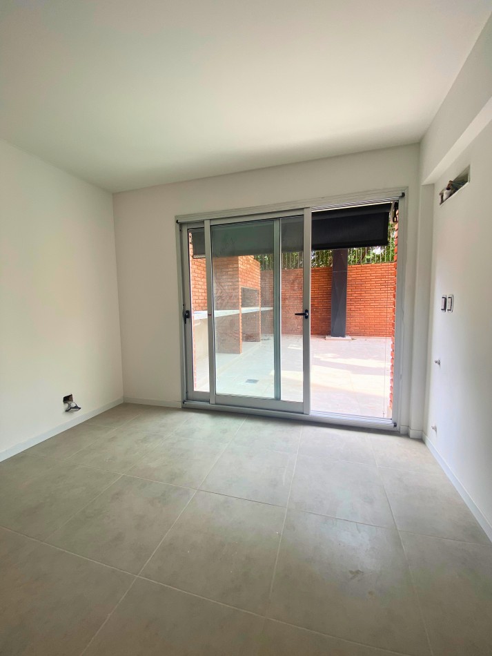 Venta | Departamento 1 Dormitorio con Enorme Patio Exclusivo con Parrillero | Ov Lagos 1269