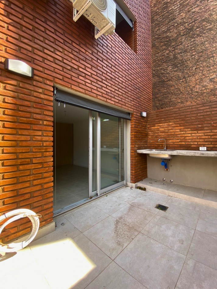 Venta | Departamento 1 Dormitorio con Enorme Patio Exclusivo con Parrillero | Ov Lagos 1269