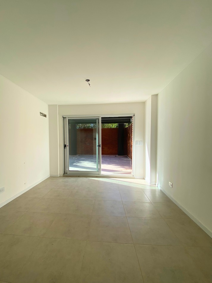 Venta | Departamento 1 Dormitorio con Enorme Patio Exclusivo con Parrillero | Ov Lagos 1269