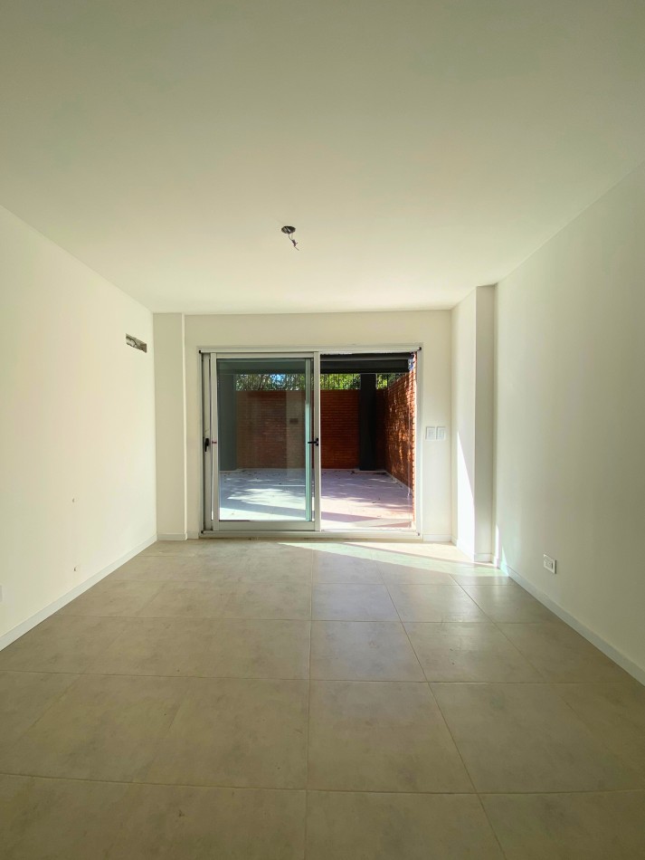Venta | Departamento 1 Dormitorio con Enorme Patio Exclusivo con Parrillero | Ov Lagos 1269