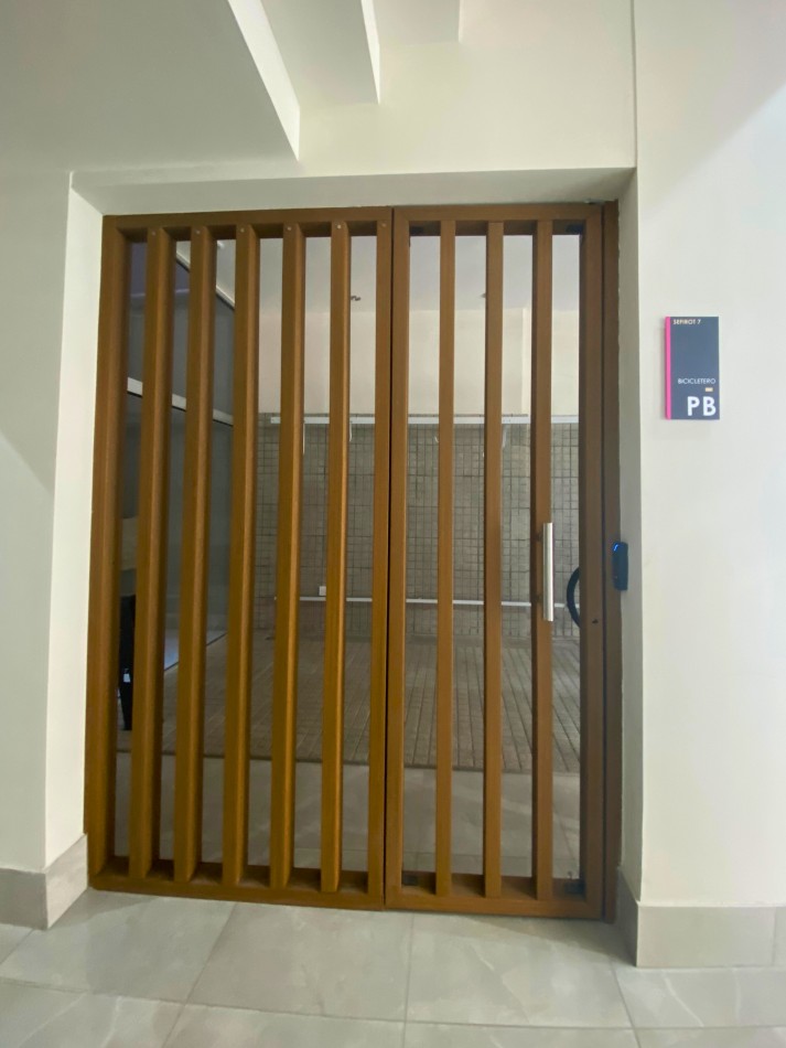 Venta | Departamento 1 Dormitorio con Enorme Patio Exclusivo con Parrillero | Ov Lagos 1269