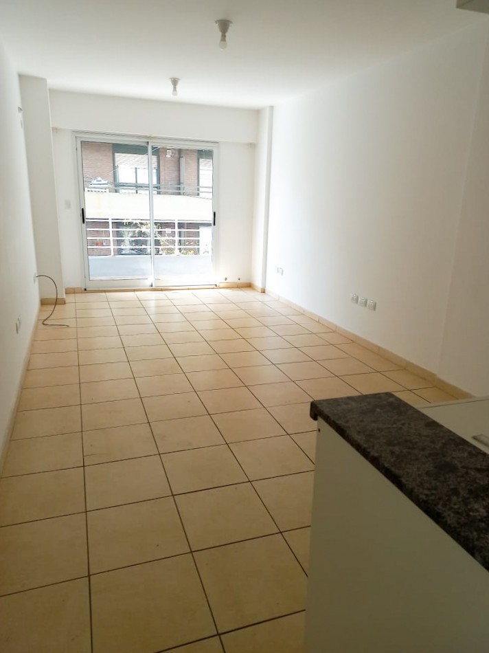 Alquiler | Monoambiente | Pres. Roca 620 piso 02-01