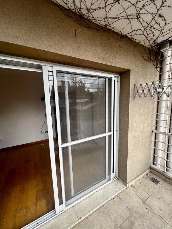 ALQUILER | 1 DORMITORIO CON COCHERA | SANTIAGO 832