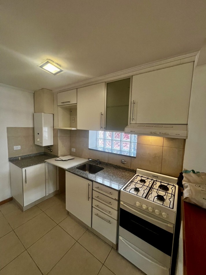 ALQUILER | 1 DORMITORIO CON COCHERA | SANTIAGO 832