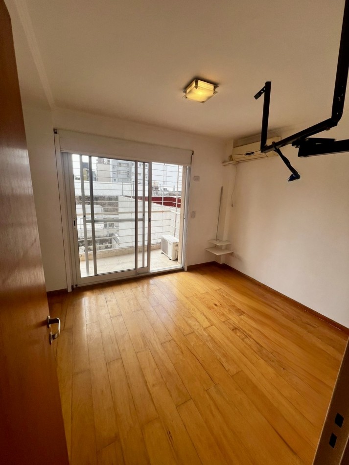 ALQUILER | 1 DORMITORIO CON COCHERA | SANTIAGO 832