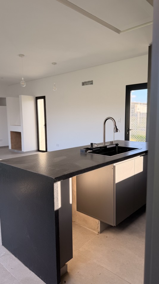 VENTA | VIVIENDA CON JARDIN | PUEBLO ESTHER