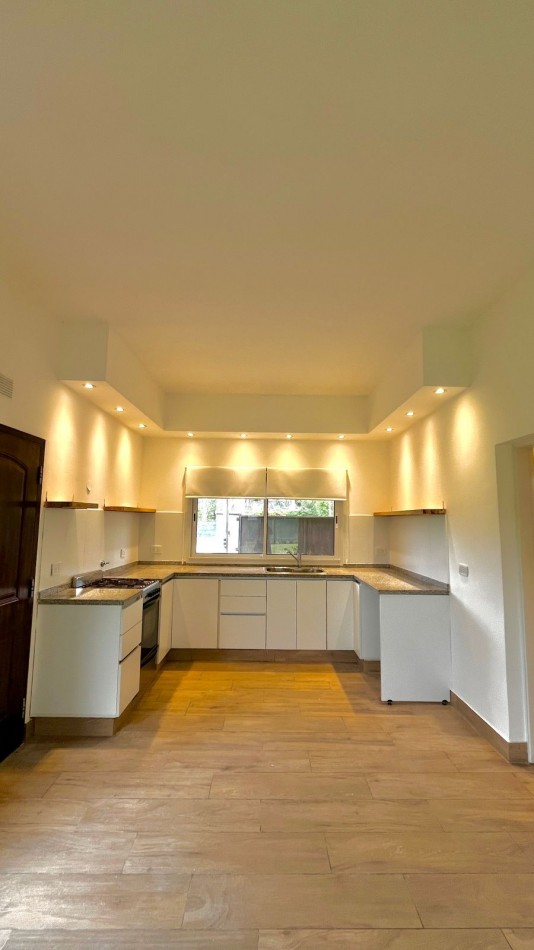 ALQUILER | CASA 3 HABITACIONES | SANTA COLOMA 9094