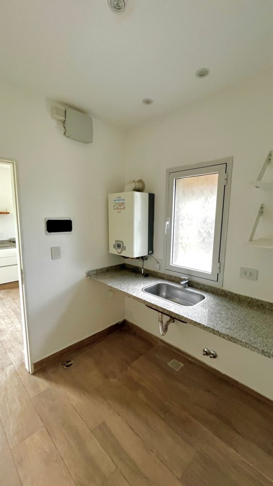 ALQUILER | CASA 3 HABITACIONES | SANTA COLOMA 9094