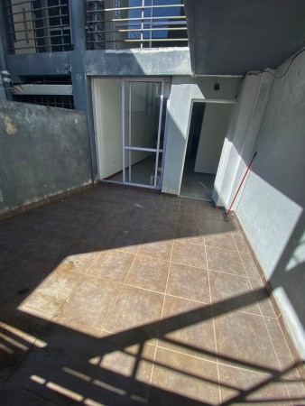 Venta | Monoambiente con patio | Suipacha 765