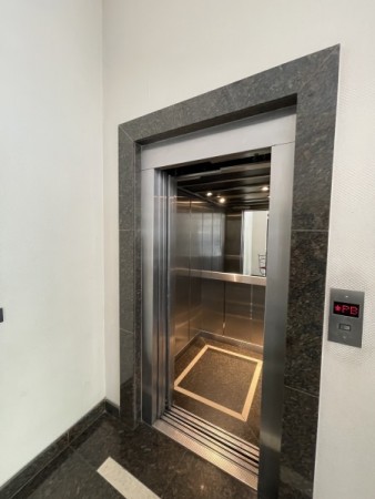 Venta Exclusiva: Piso de 2 Dormitorios con Vista a Plaza Lopez, Cochera y Amenities - Pasaje Storni 777, Rosario