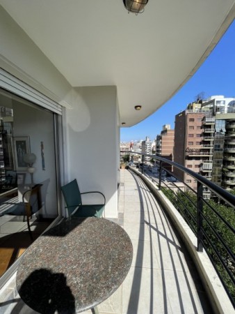 Venta Exclusiva: Piso de 2 Dormitorios con Vista a Plaza Lopez, Cochera y Amenities - Pasaje Storni 777, Rosario