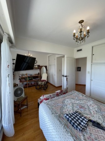 Venta Exclusiva: Piso de 2 Dormitorios con Vista a Plaza Lopez, Cochera y Amenities - Pasaje Storni 777, Rosario