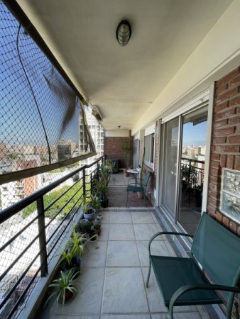 Venta Exclusiva: Piso de 2 Dormitorios con Vista a Plaza Lopez, Cochera y Amenities - Pasaje Storni 777, Rosario