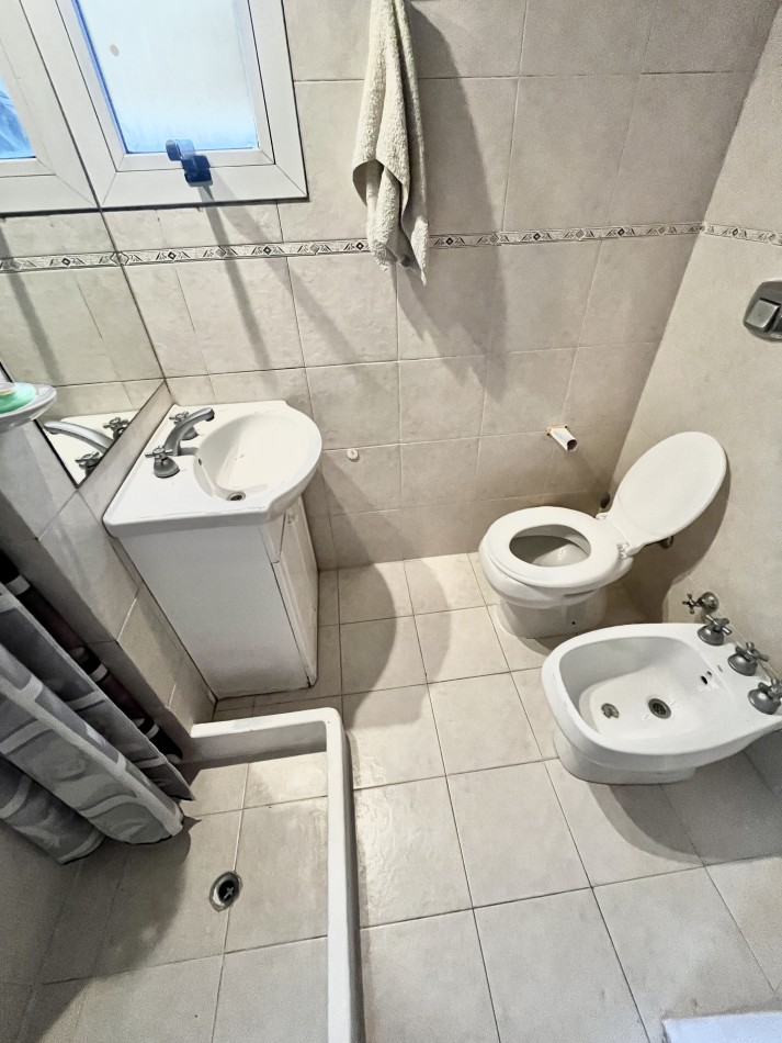 VENTA | 2 HABITACIONES + COMODIN | 3 DE FEBRERO 66